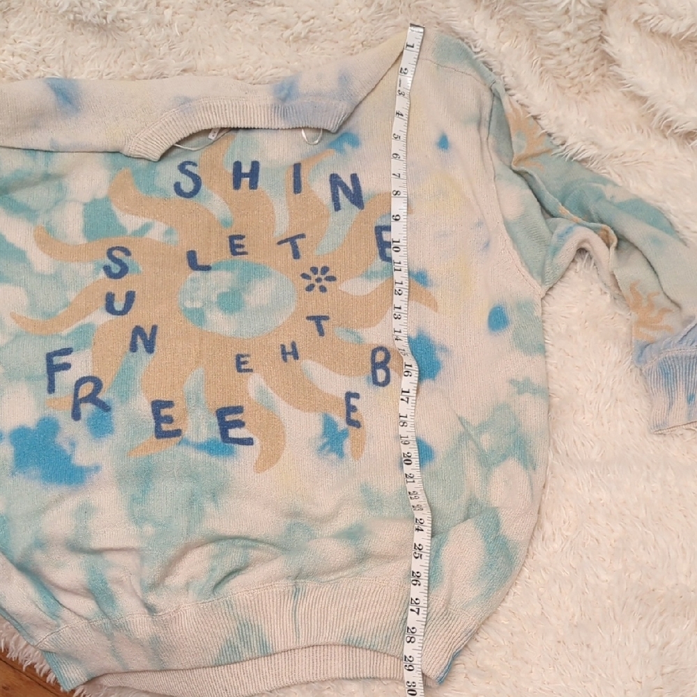 NWOT Free People Blue and Cream Graphic Crewneck Sweater Size Medium - Picture 9 of 11